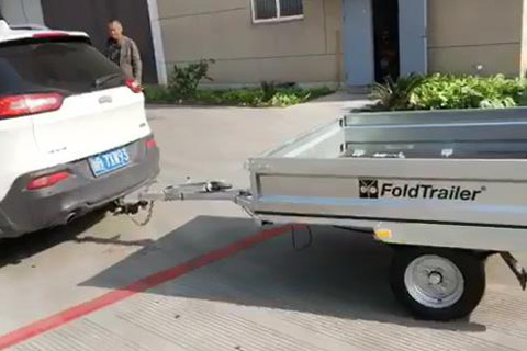 Fold box trailer driving